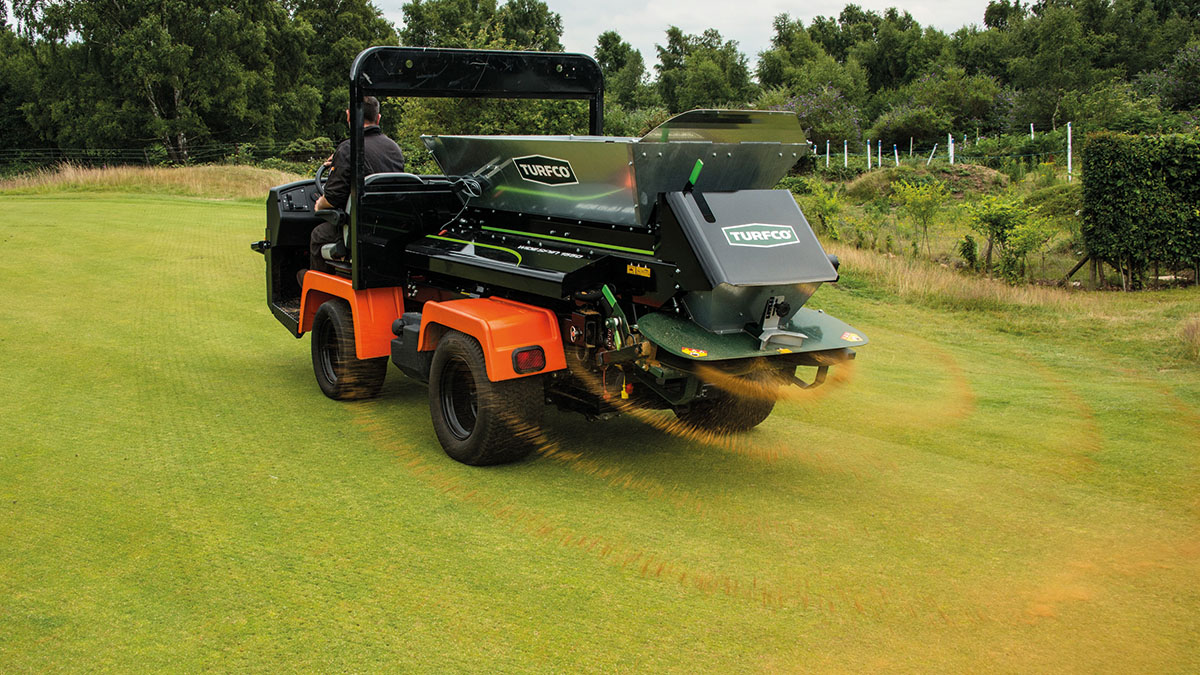 Jacobsen Turfco WideSpin 1550 topdresser.jpg