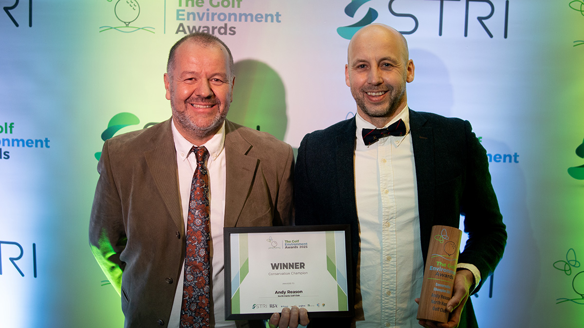 Andy Reason at North Hants - Conservation Champion (left Richard Owens from Tillers Turf).jpg