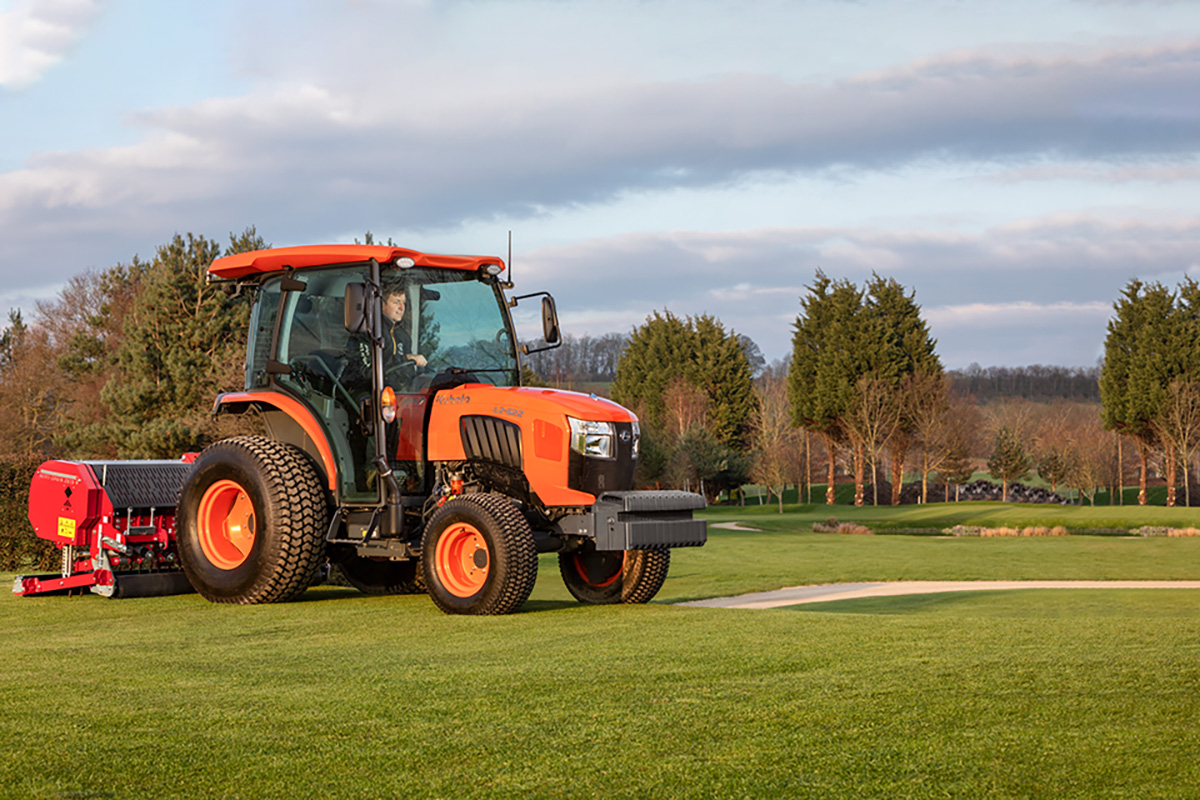 Kubota L2-622 grass side BTME 25.jpg