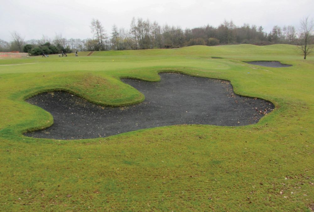 10.__Rubber_crumb_based_bunkers_and_turf_edging.jpg